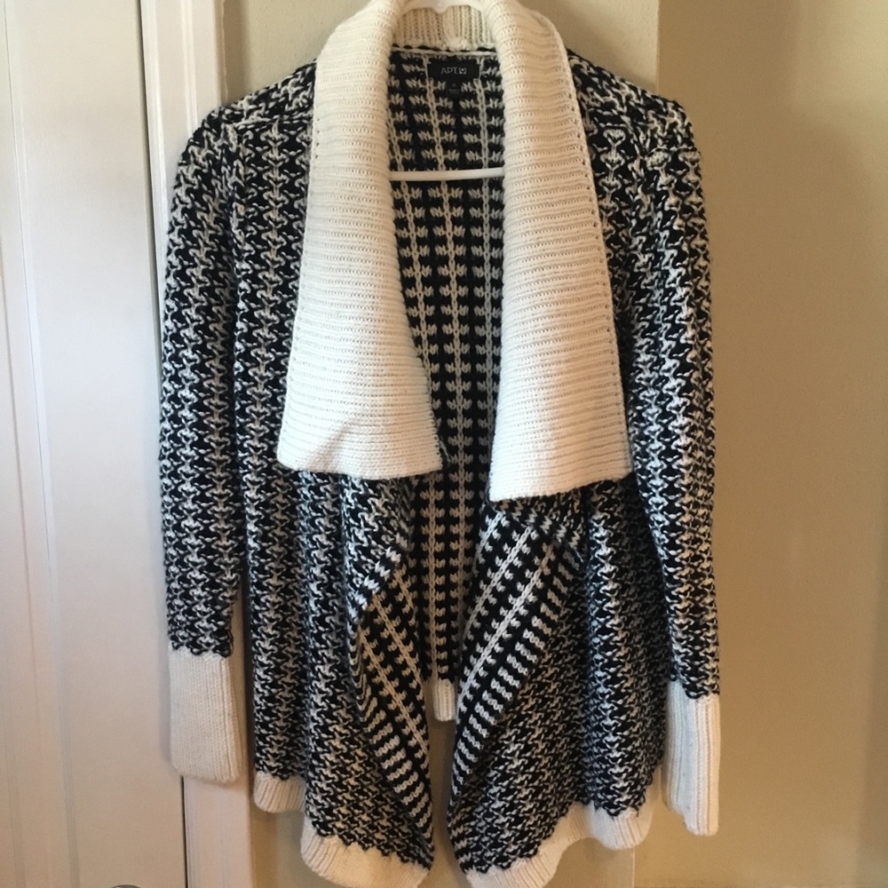 Apt 9 Ivory and Black Sweater